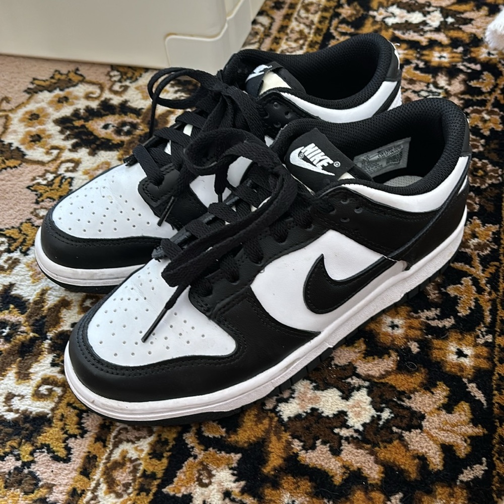 Nike Pandas Women’s